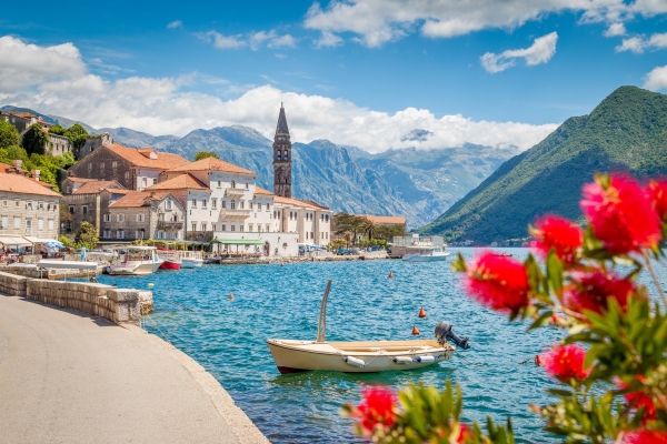 MONTENEGRO - "Perles du Monténégro" (page 268-269)