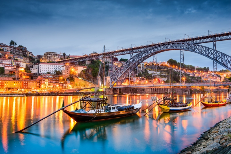 DOURO : &quot;La vallée enchantée&quot; (p.102 &amp; 103)