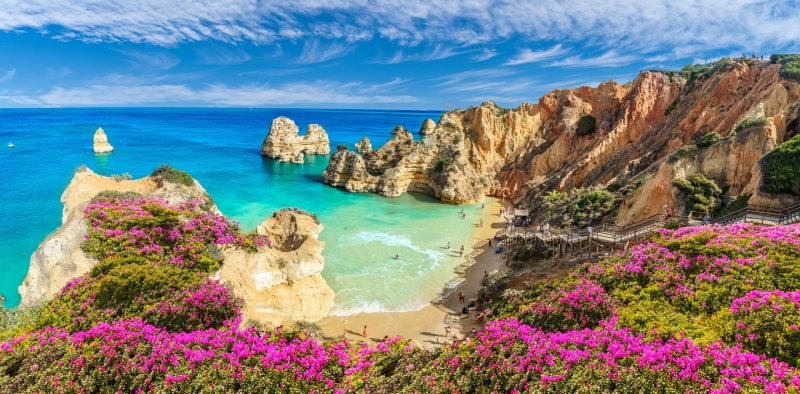 PORTUGAL - ALGARVE : &quot;Charme authentique de l&#039;Algarve&quot; (p.324 &amp; 325)