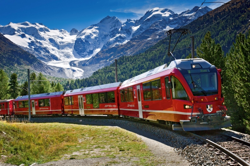 SUISSE/AUTRICHE - &quot;Trains légendaires de Suisse et Alpages Autrichiens&quot; (pages 336-337)