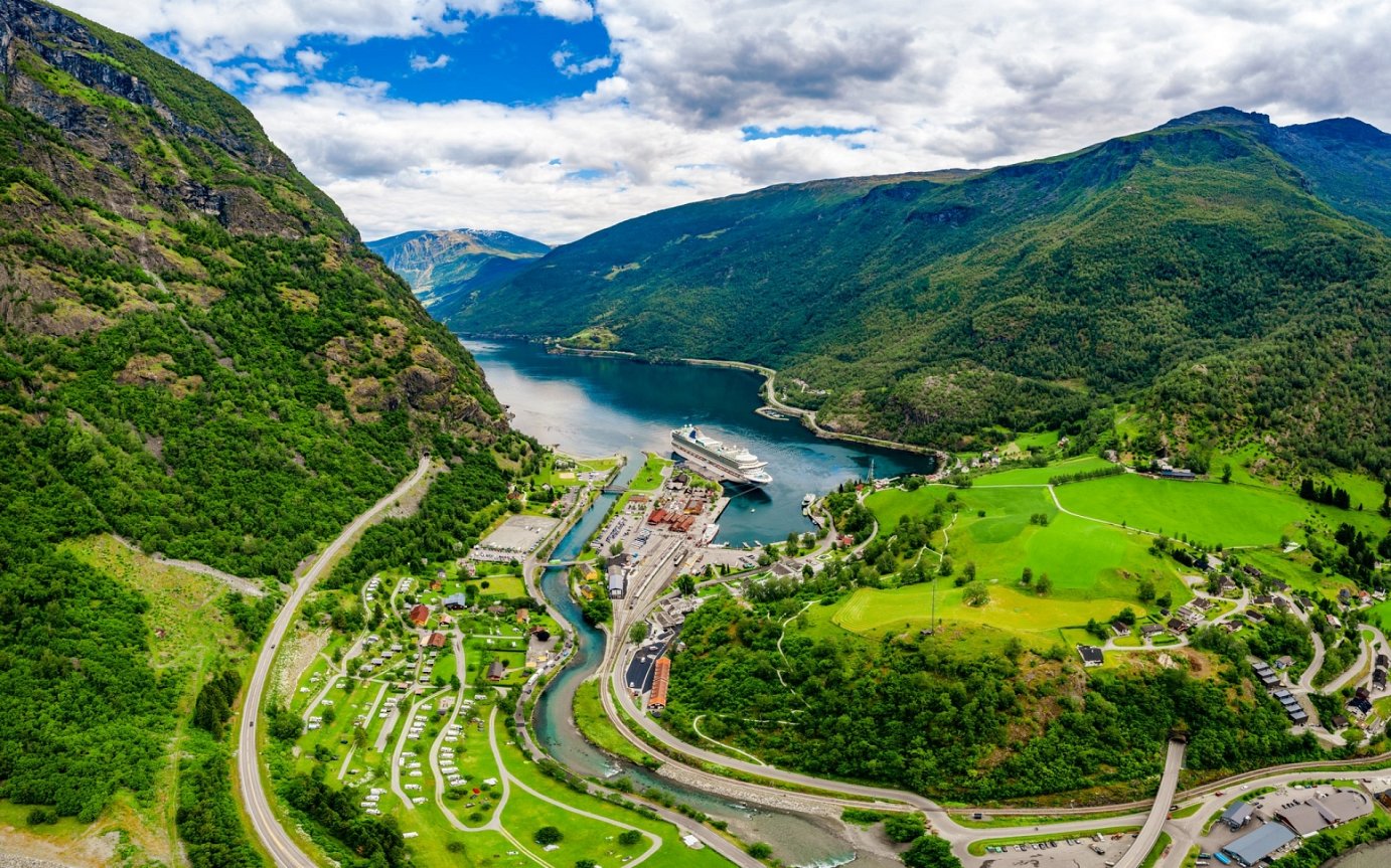 NORVEGE - "Sur la route des Trolls" - p.314-315